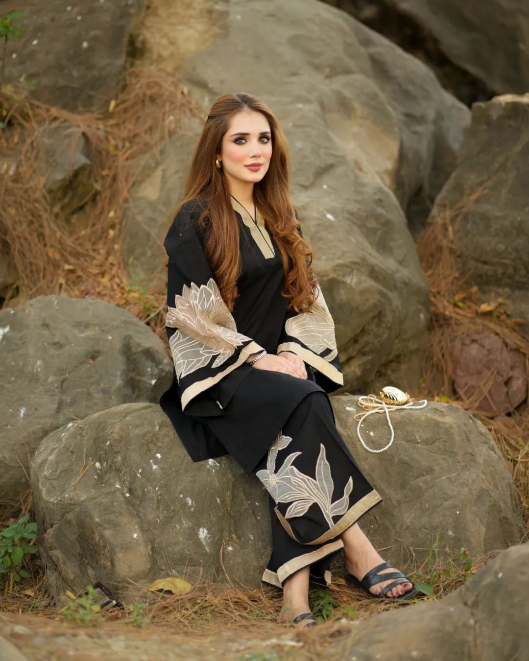 Almond Embroidery 2pc (Black)